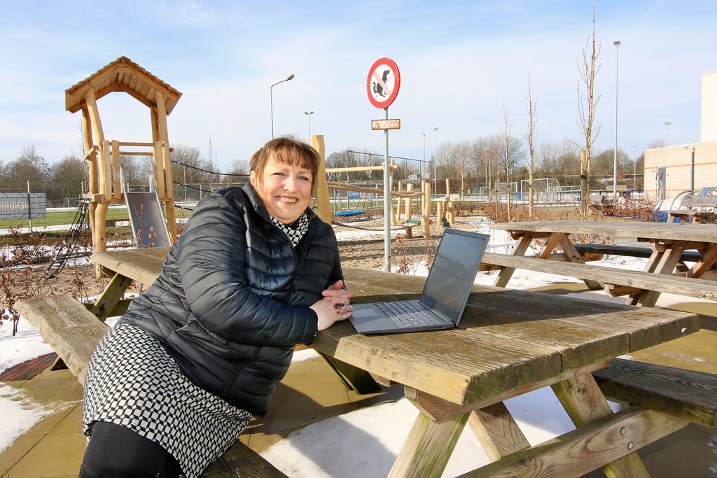 Yvonne bij wijkplatform Rijkerswoerd